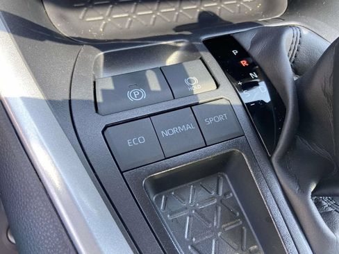 Used 2025 Toyota RAV4 XLE w/ Convenience Package FWD image 28