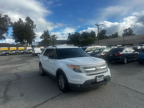 Used 2015 Ford Explorer XLT w/ Equipment Group 202B image 2