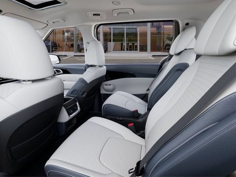 New 2025 Kia Carnival SX Prestige FWD image 19