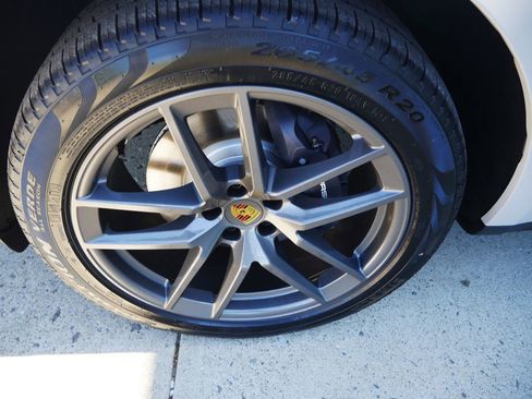 New 2026 Porsche Macan AWD/4WD image 38
