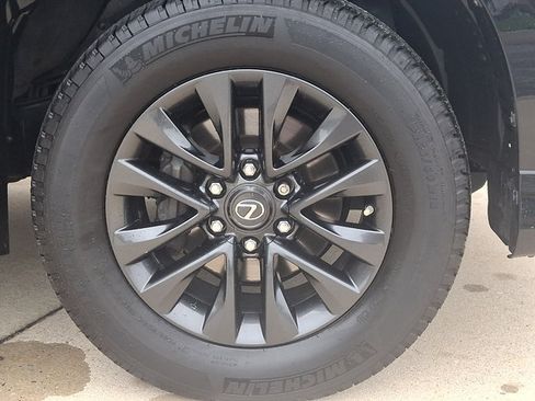 Certified 2023 Lexus GX 460 Premium w/ Premium Package AWD/4WD image 8