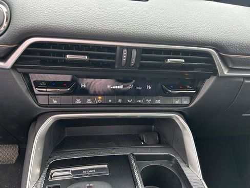 Certified 2025 MAZDA CX-70 Plug-In Hybrid w/ Premium Pkg image 16