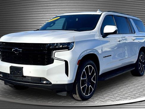 Used 2024 Chevrolet Suburban RST w/ Luxury Package image 3