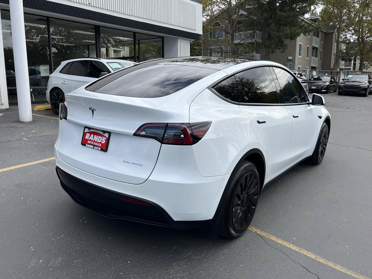 Used 2024 Tesla Model Y Long Range AWD/4WD image 12