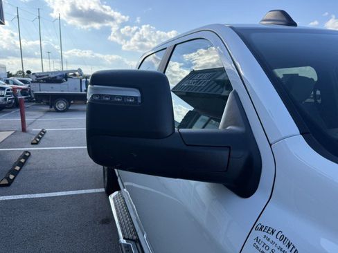Used 2024 RAM 2500 Big Horn AWD/4WD image 24
