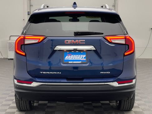 Used 2022 GMC Terrain SLT w/ Infotainment Package II AWD/4WD image 9