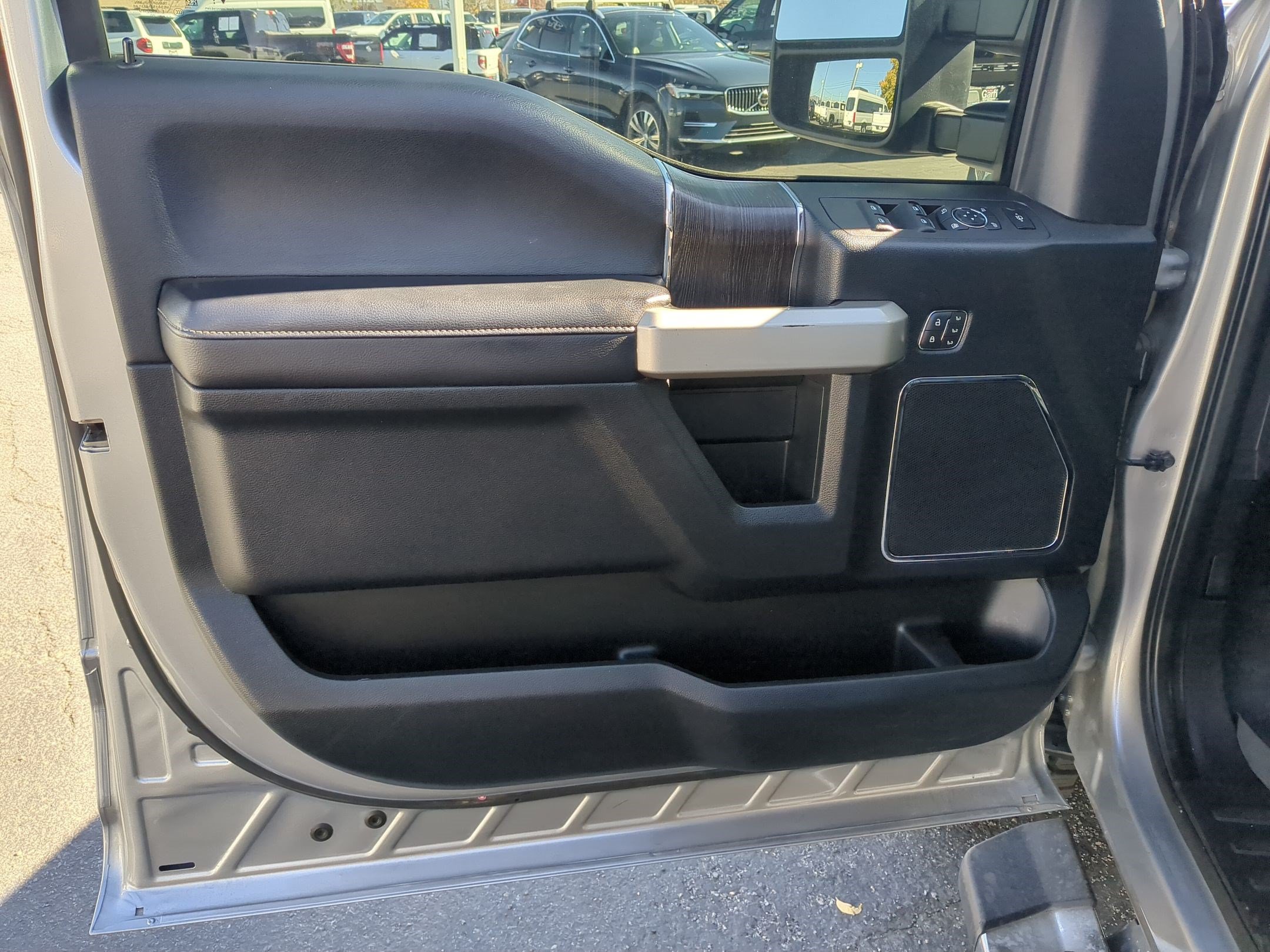 Used 2020 Ford F250 Lariat w/ Lariat Value Package AWD/4WD image 14