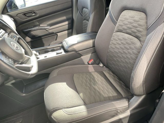 Used 2024 Nissan Pathfinder SV AWD/4WD image 11