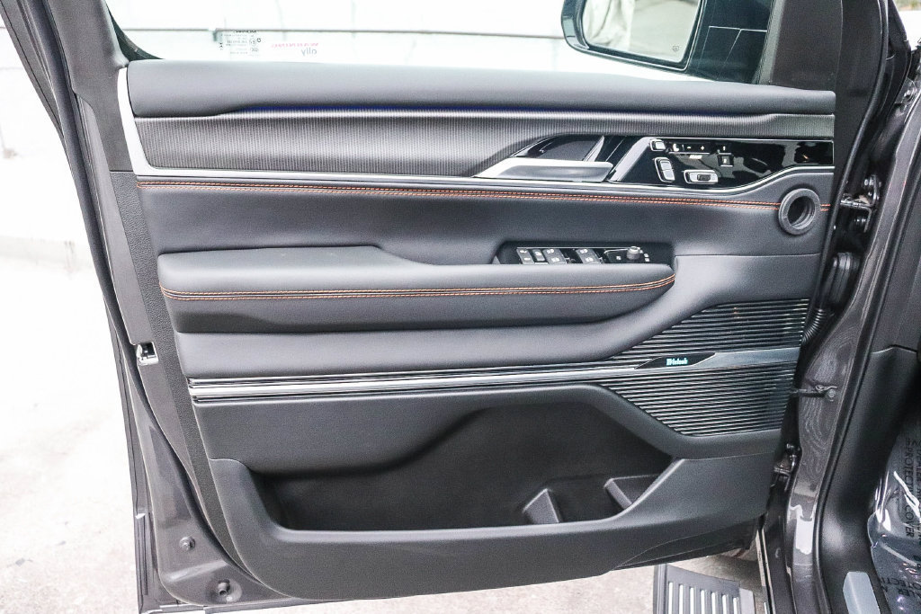 New 2026 Jeep Grand Wagoneer L Summit AWD/4WD image 25