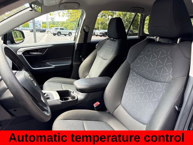 Used 2025 Toyota RAV4 XLE FWD image 17