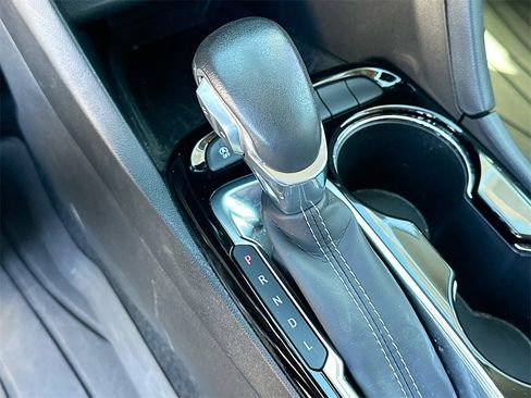 Certified 2022 Buick Encore GX Select w/ Advanced Technology Package image 17