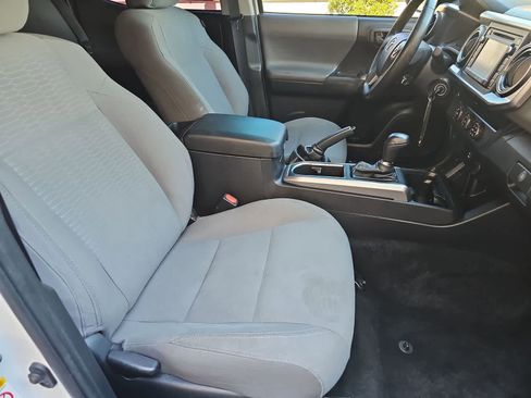 Used 2019 Toyota Tacoma SR5 RWD image 18