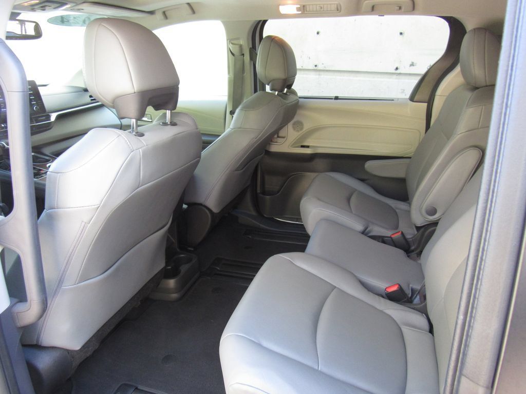 Certified 2024 Toyota Sienna XLE FWD image 14