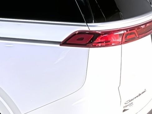 Used 2022 Kia Carnival LX image 10