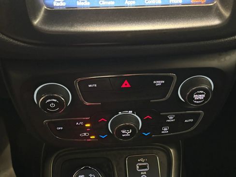 Used 2019 Jeep Compass Trailhawk w/ Cold Weather Group AWD/4WD image 44