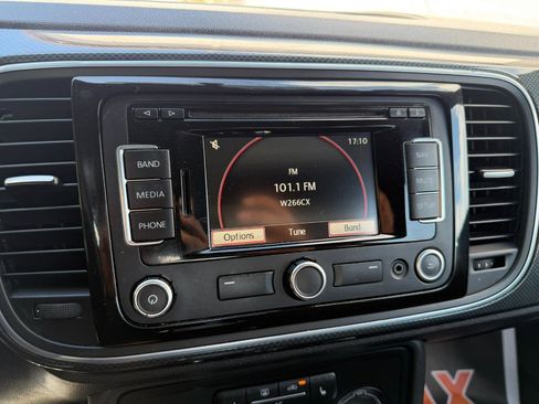 Used 2012 Volkswagen Beetle Turbo FWD image 28