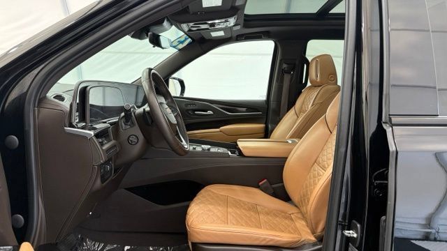 Used 2023 Cadillac Escalade Sport w/ LPO, ONYX Package AWD/4WD image 13