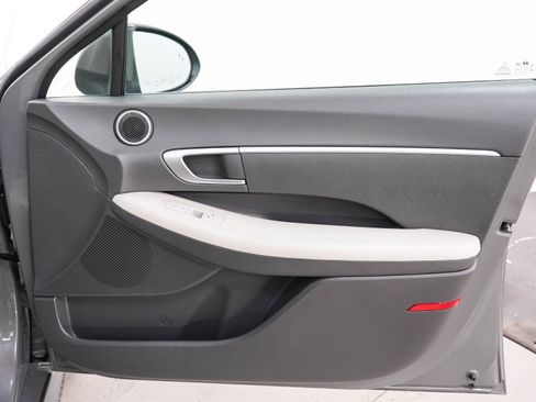 Used 2022 Hyundai Sonata SE w/ Cargo Package FWD image 9