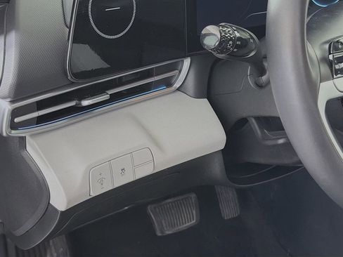 Used 2025 Hyundai Elantra Limited FWD image 12