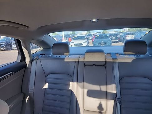 Used 2017 Ford Fusion SE FWD image 18