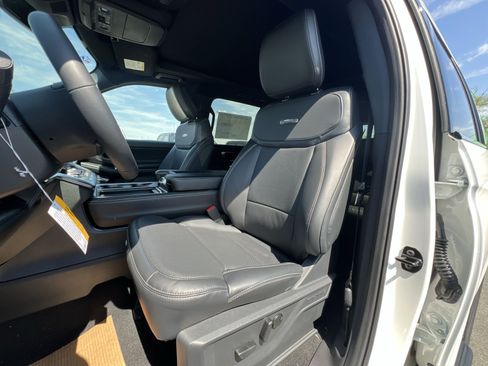 New 2026 Ford Expedition Platinum image 21