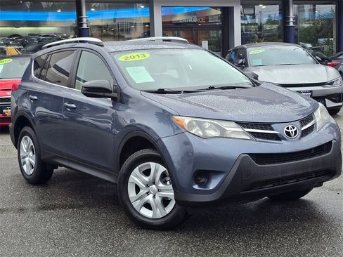 Used 2013 Toyota RAV4 LE image 2