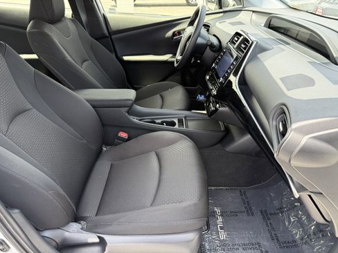 Certified 2022 Toyota Prius LE FWD image 16
