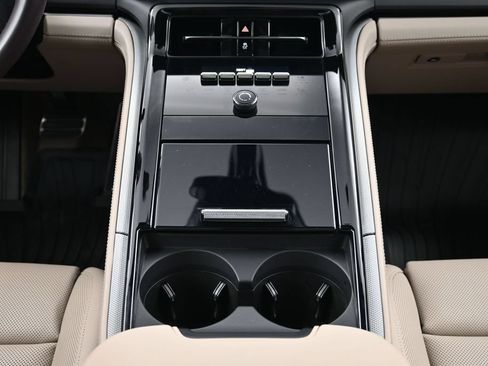 Certified 2024 Porsche Panamera image 10