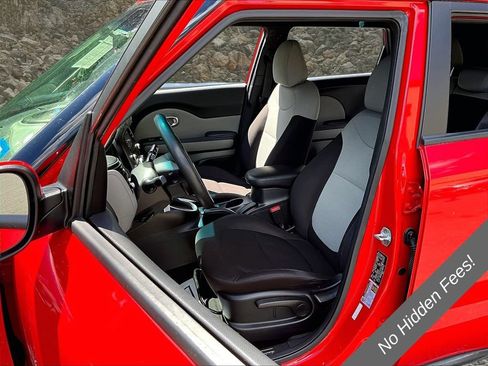 Used 2019 Kia Soul FWD image 22