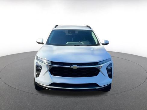 Used 2025 Chevrolet Trax LT image 4