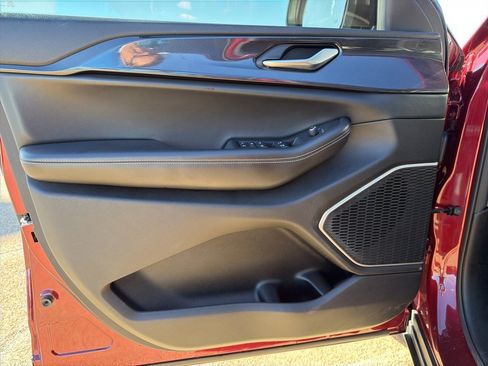 Used 2021 Jeep Grand Cherokee L Laredo w/ Luxury Tech Group I image 12