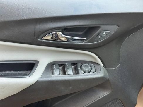 Used 2018 Chevrolet Equinox LS FWD image 15