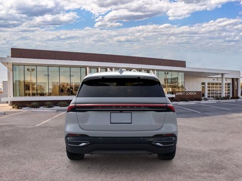 Used 2026 Lincoln Nautilus Premier AWD/4WD image 5