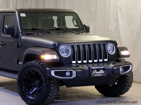 Used 2019 Jeep Wrangler Unlimited Sahara w/ Uconnect 4C Nav & Sound Group AWD/4WD image 2