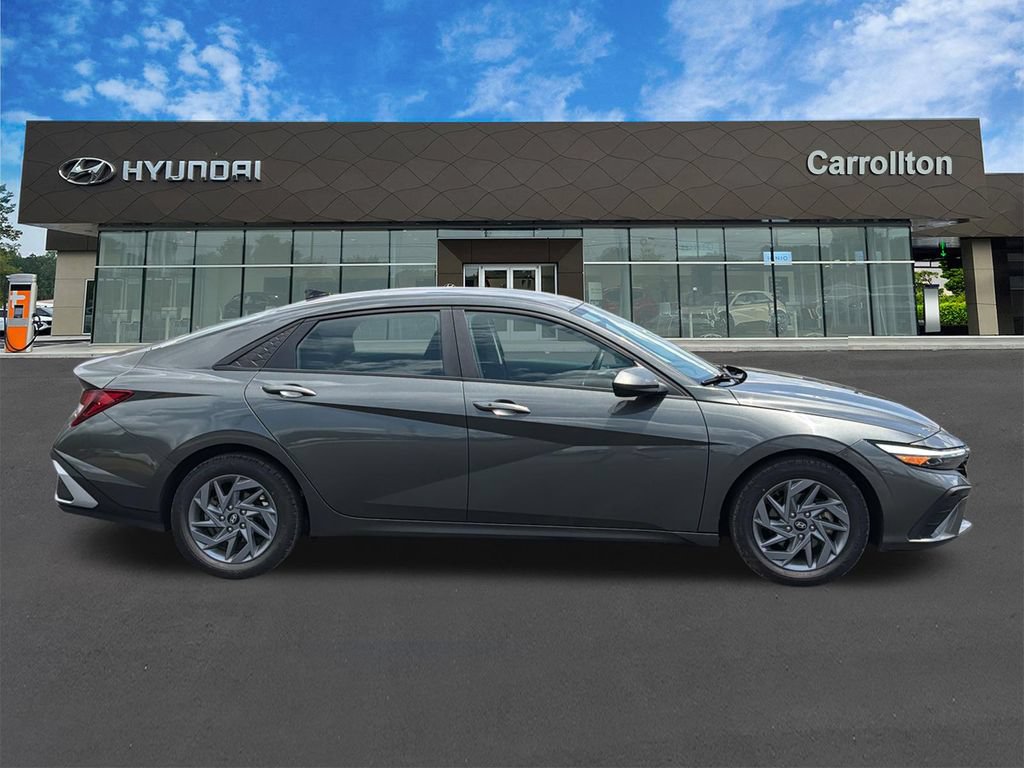 Used 2024 Hyundai Elantra SEL FWD image 4