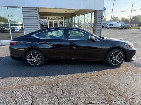 Used 2025 Lexus ES 350 w/ Premium Package FWD image 4