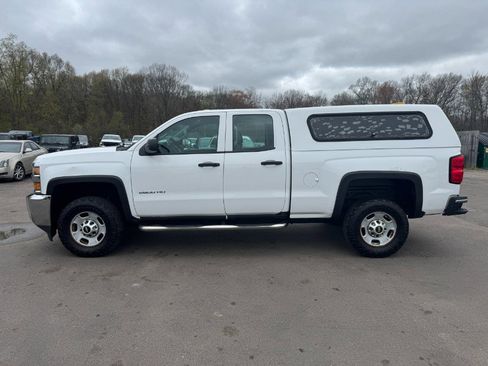 Used 2015 Chevrolet Silverado 2500 W/T AWD/4WD image 2