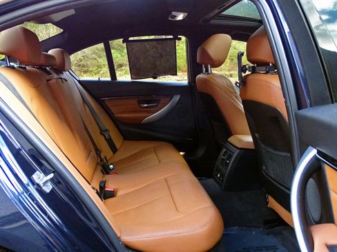 Used 2017 BMW 330i xDrive Sedan image 25