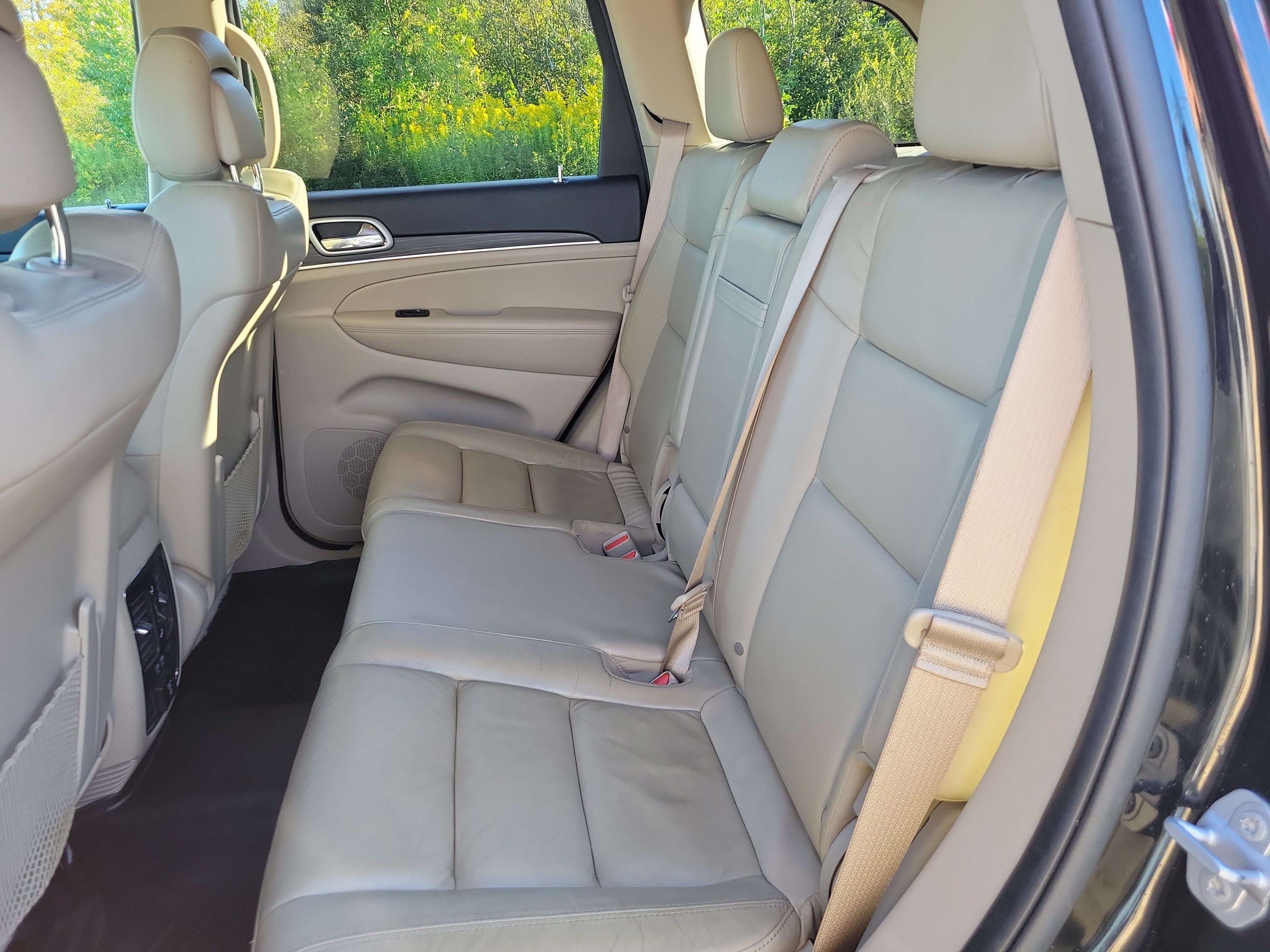 Used 2021 Jeep Grand Cherokee Limited AWD/4WD image 16