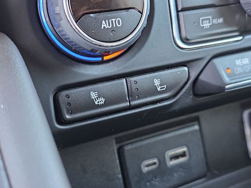 Used 2023 Chevrolet Suburban LT image 24