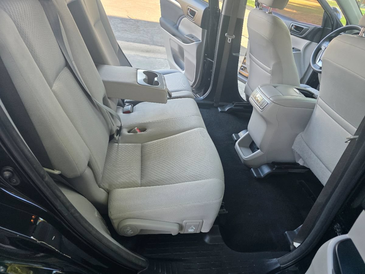 Used 2016 Toyota Highlander LE FWD image 29