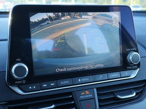 Used 2024 Nissan Altima 2.5 SV image 4