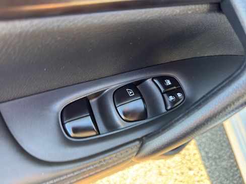 Used 2019 Nissan Rogue Sport S FWD image 12