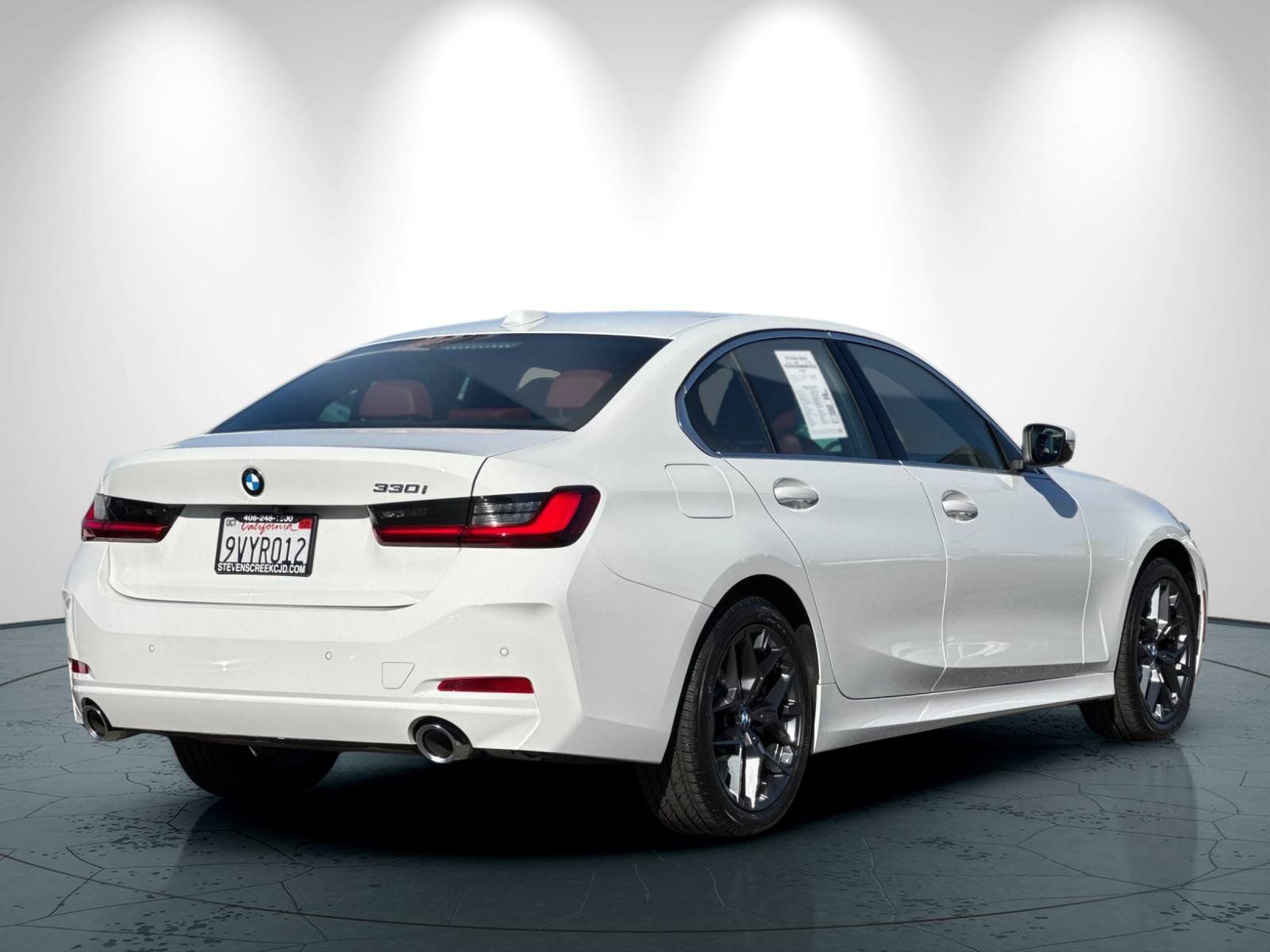 Used 2025 BMW 330i Sedan w/ Premium Package RWD image 4