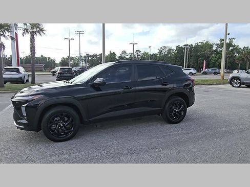 Used 2025 Chevrolet Trax LT w/ Driver Confidence Package FWD image 24