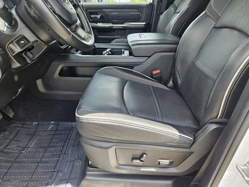 Used 2025 RAM 3500 Limited AWD/4WD image 17