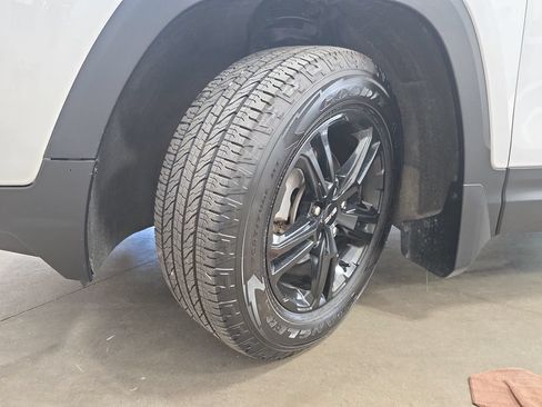 Certified 2024 GMC Terrain AT4 w/ Infotainment Package II AWD/4WD image 32