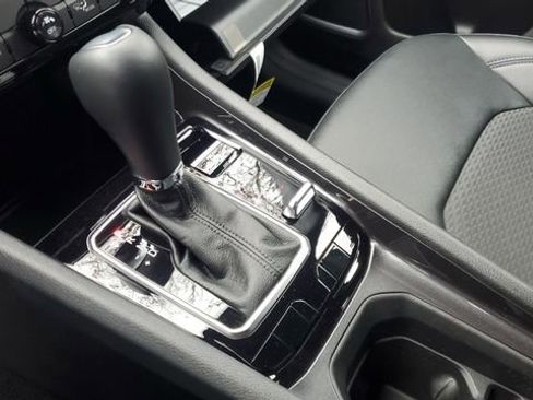 Certified 2024 Jeep Compass Latitude image 18