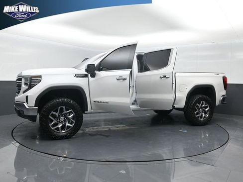 Used 2024 GMC Sierra 1500 SLT w/ SLT Premium Package AWD/4WD image 28