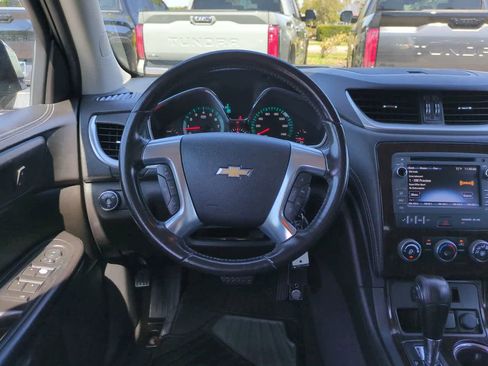 Used 2017 Chevrolet Traverse LT image 16